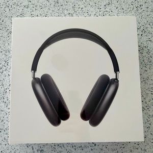 Apple airpod maxs brand new